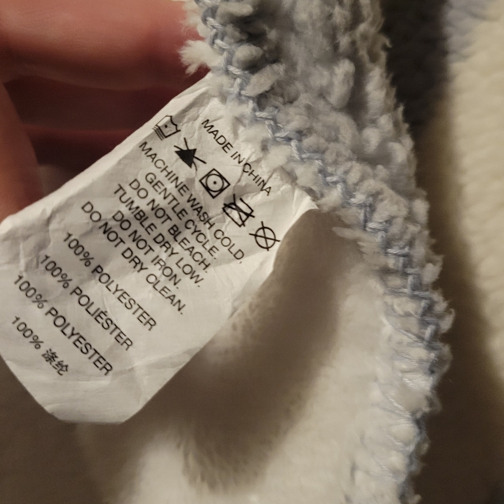 UGG Throw - Picture 2 of 5